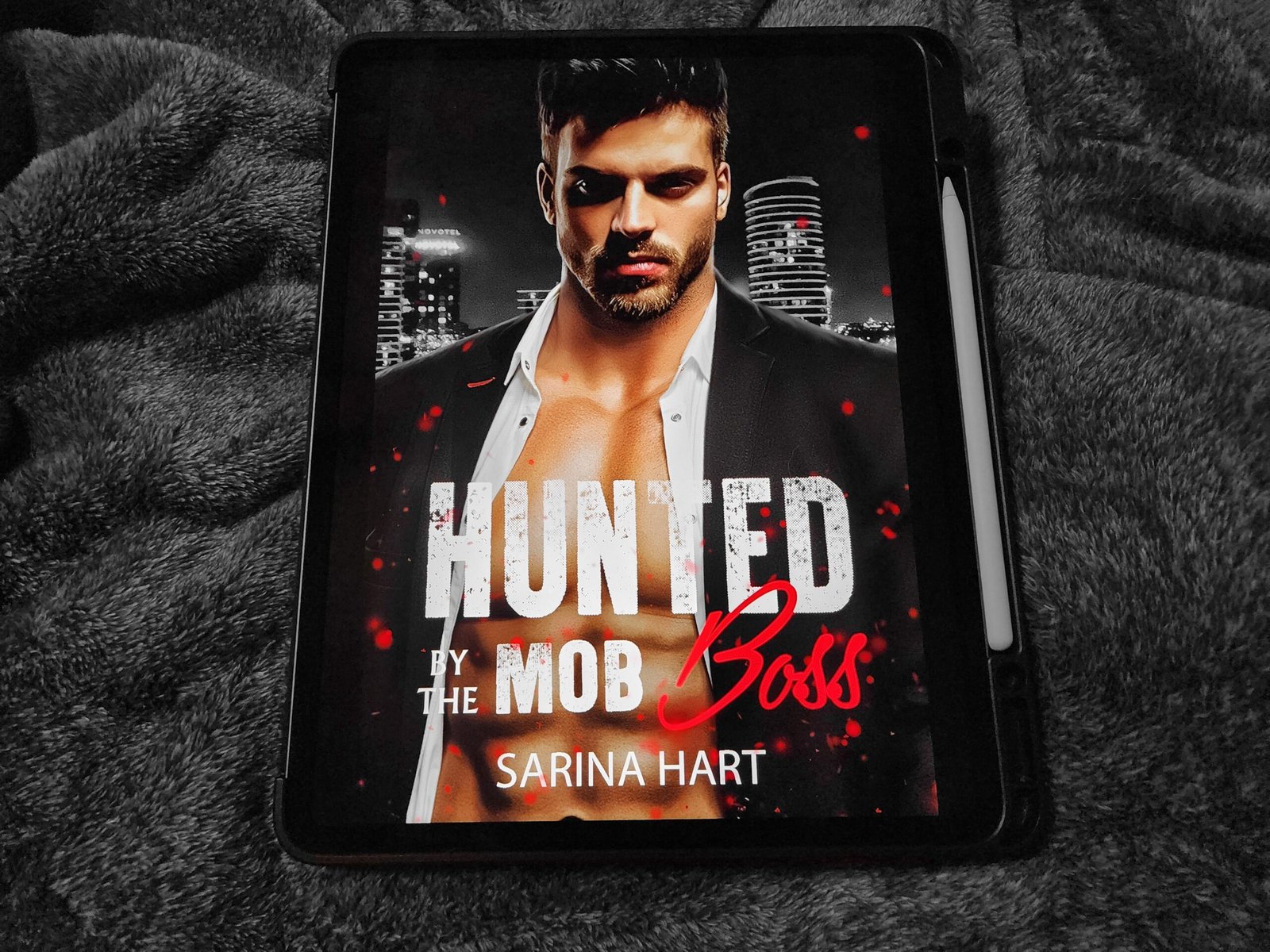 Hunted by the Mob Boss— Sarina Hart